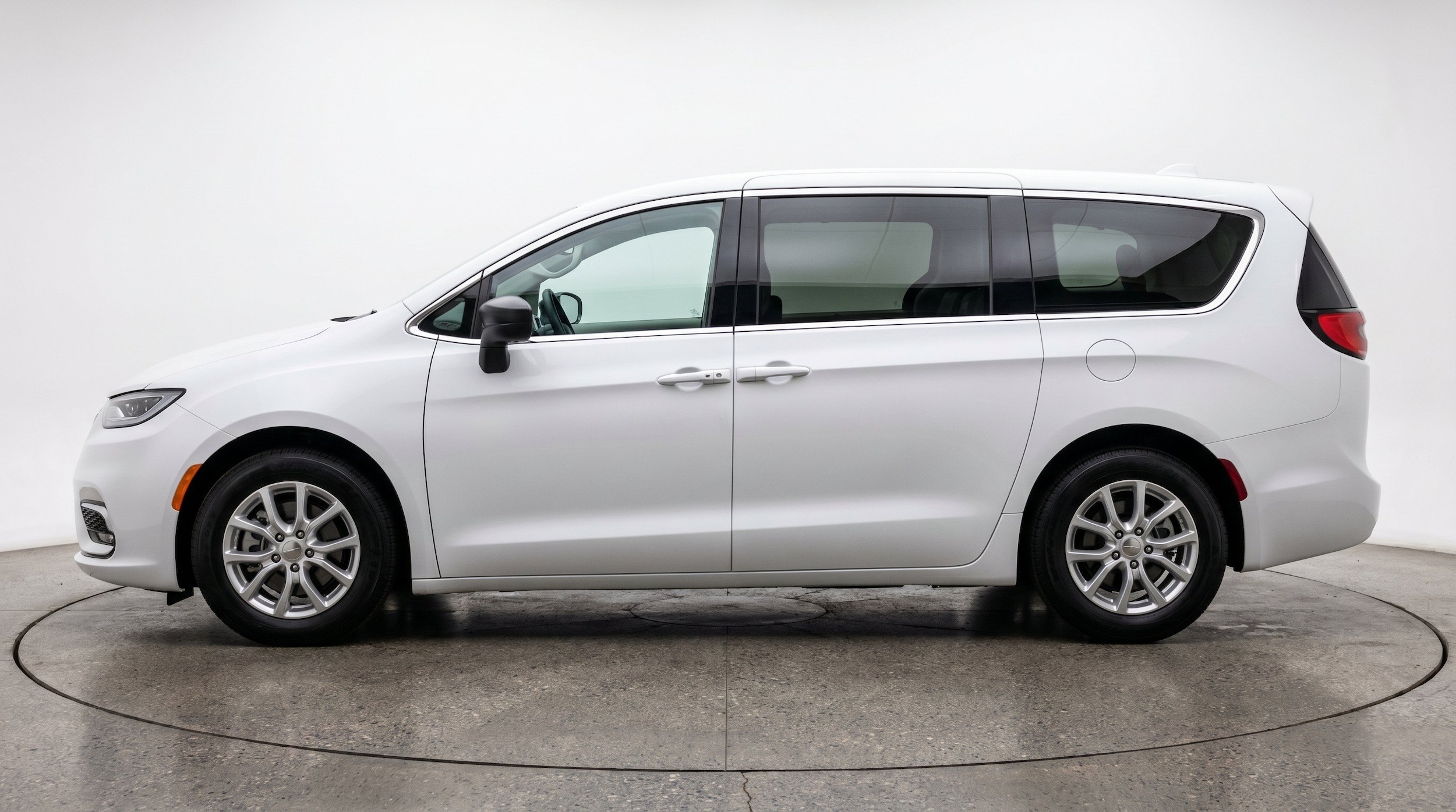 Thumbnail: 2024 Chrysler Voyager - 5