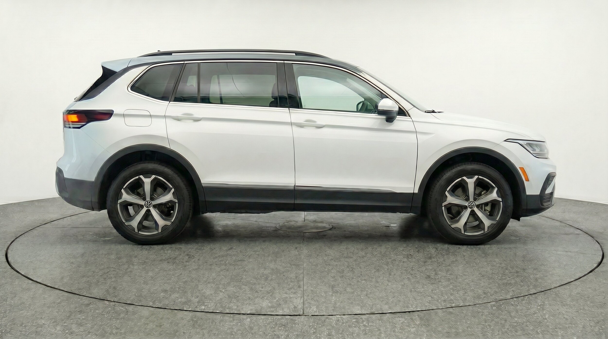 Thumbnail: 2026 Volkswagen Tiguan - 10