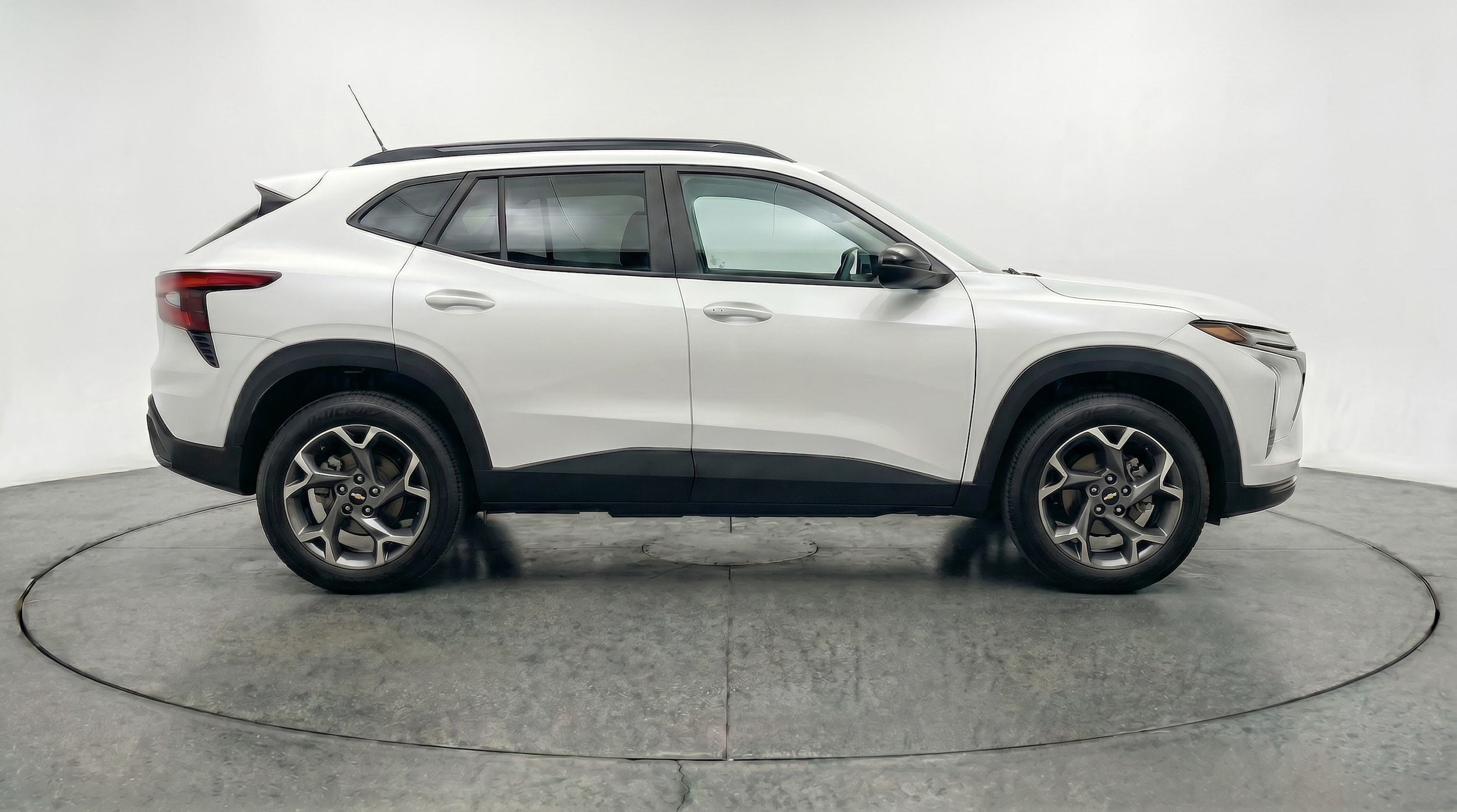 Thumbnail: 2025 Chevrolet Trax - 8