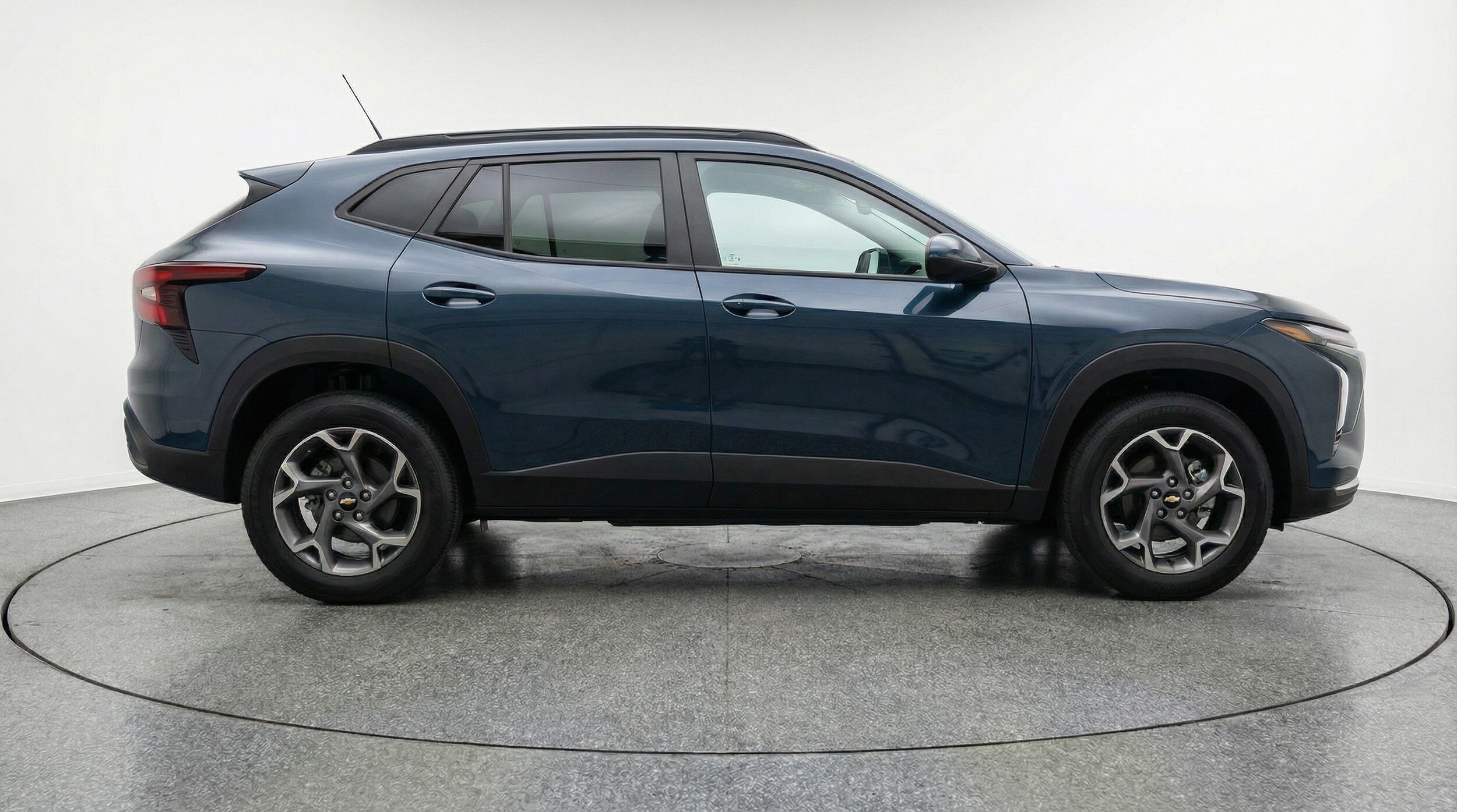 Thumbnail: 2025 Chevrolet Trax - 8