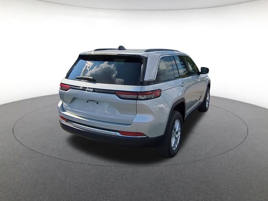 Used 2025 Jeep Grand Cherokee Laredo X Sport Utility