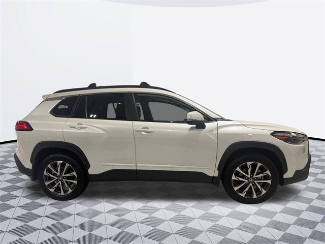 2024 Toyota Corolla Cross XLE photo 4