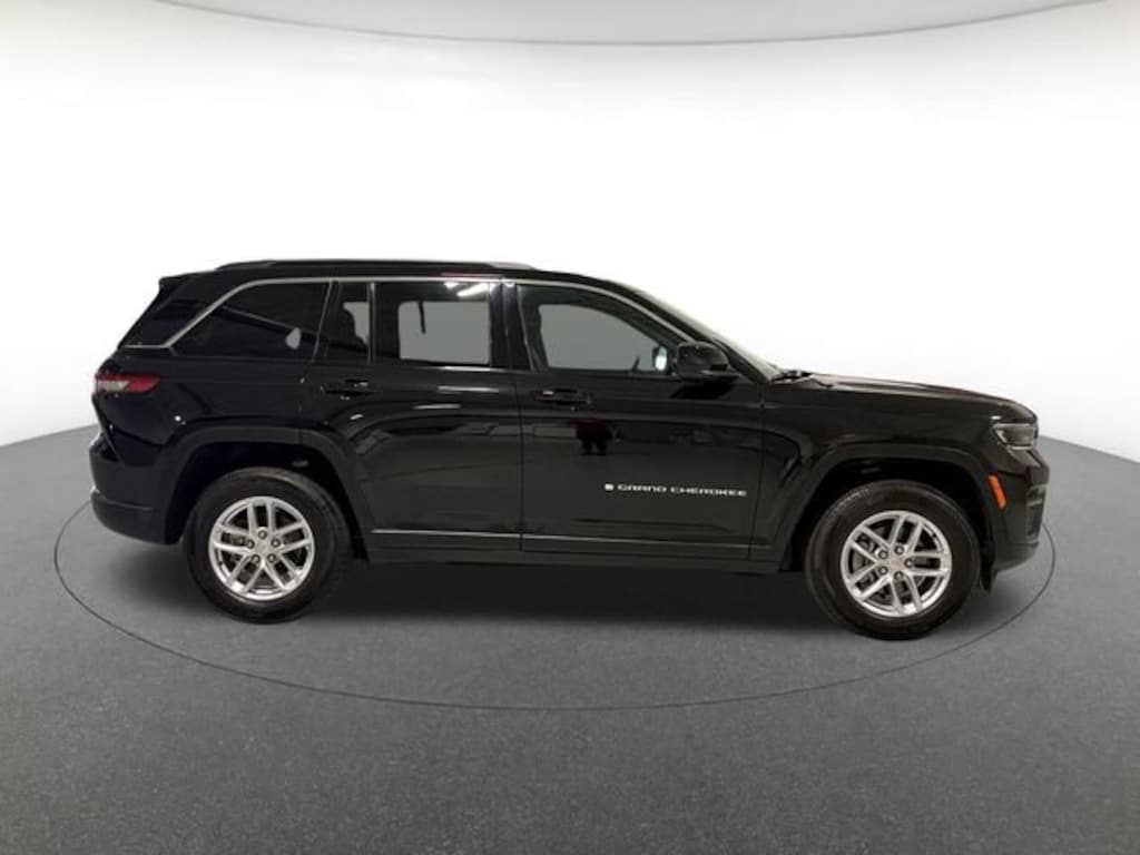 Used 2025 Jeep Grand Cherokee Laredo X Sport Utility