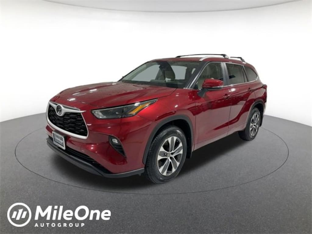 Used 2023 Toyota Highlander XLE Sport Utility