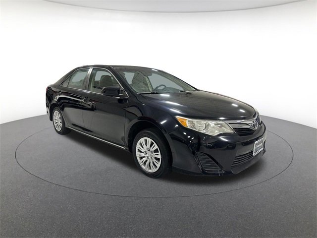 2014 Toyota Camry LE photo 3