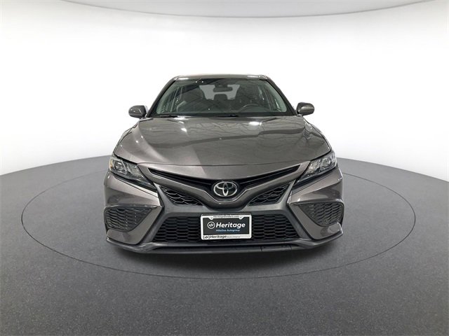 2021 Toyota Camry SE photo 2