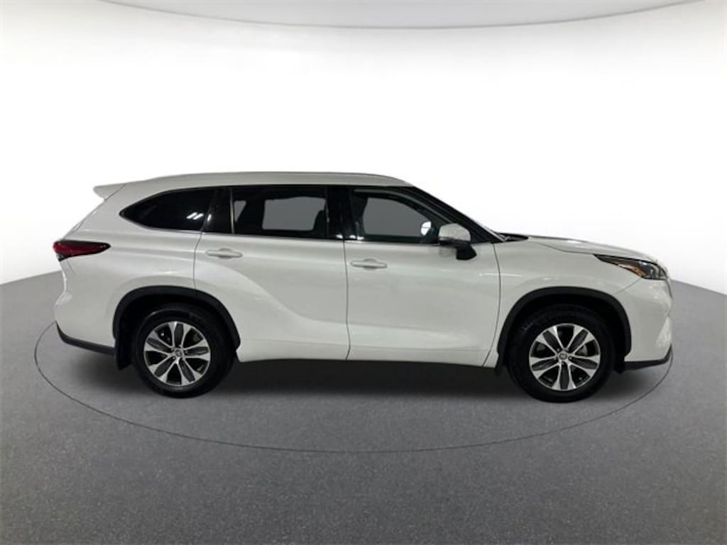 Used 2022 Toyota Highlander XLE Sport Utility