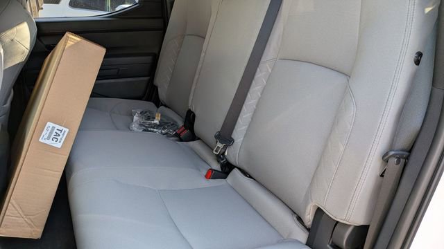 2025 Toyota Tacoma SR5 - Photo 10