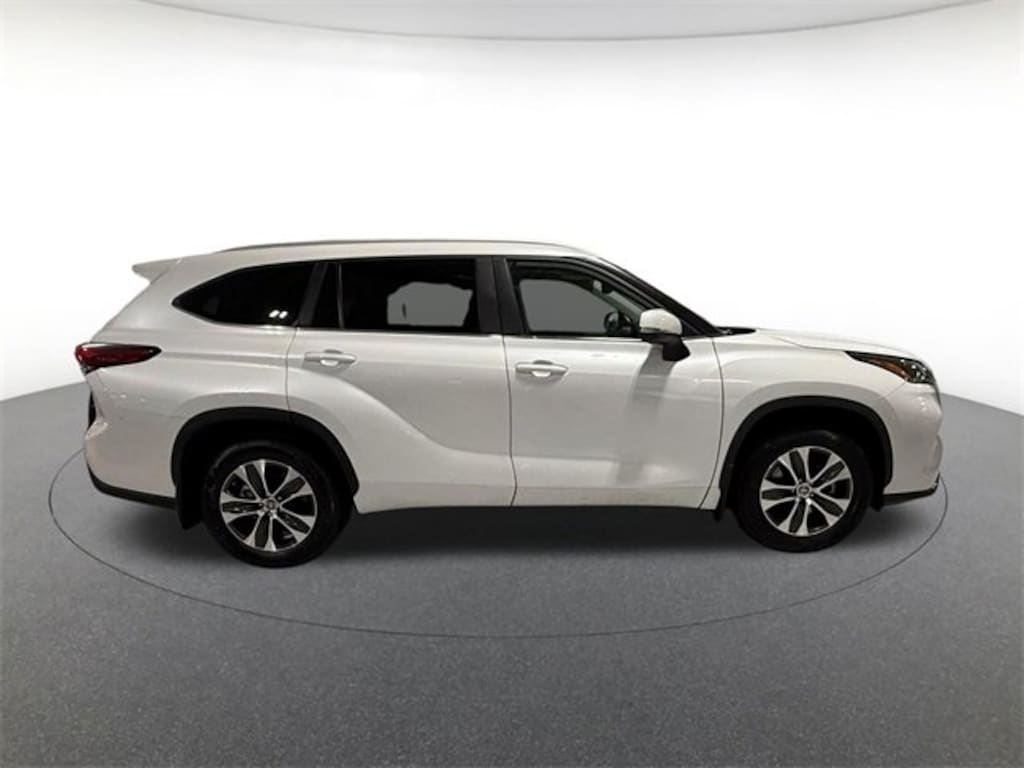 Used 2023 Toyota Highlander XLE Sport Utility