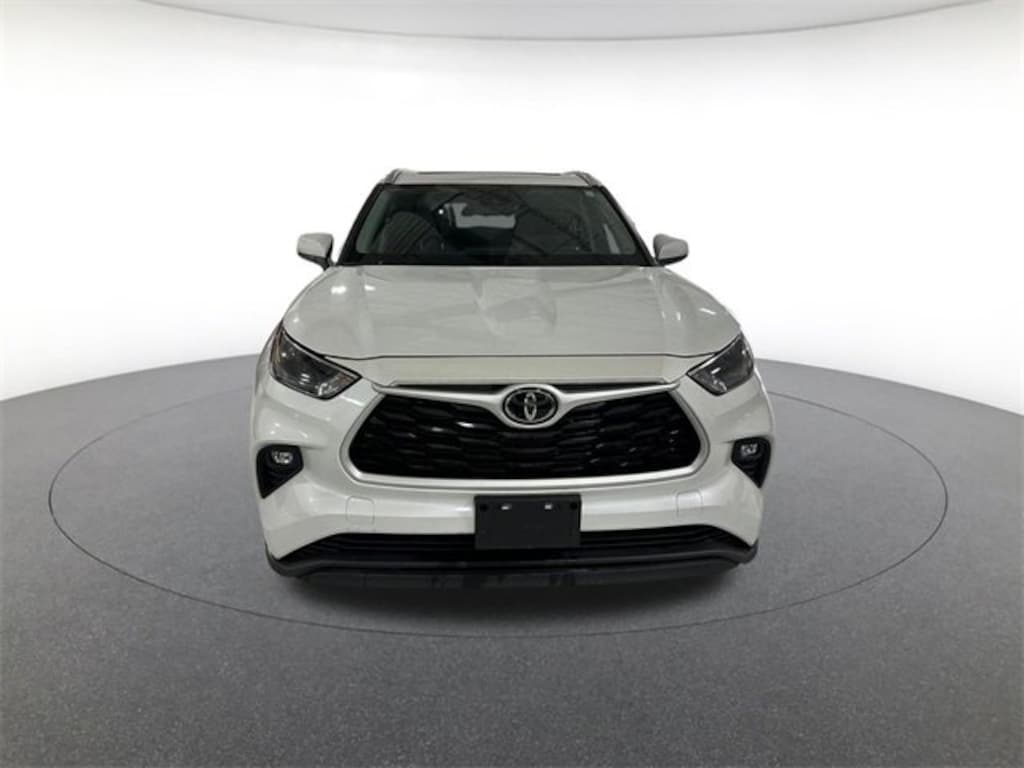 Used 2022 Toyota Highlander XLE Sport Utility