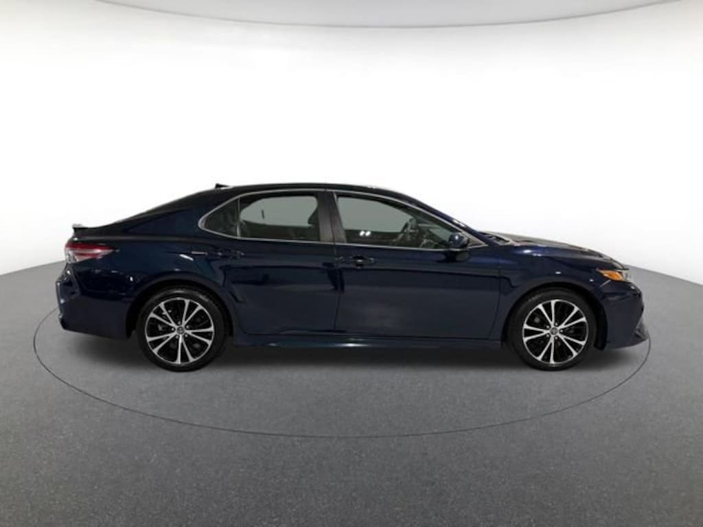 Used 2019 Toyota Camry SE Sedan