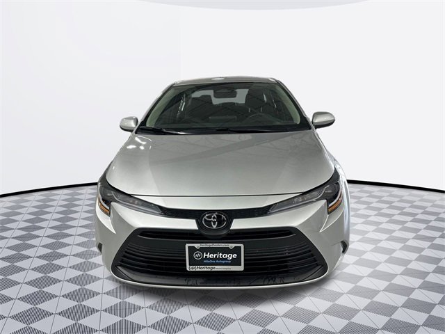 2025 Toyota Corolla LE photo 3