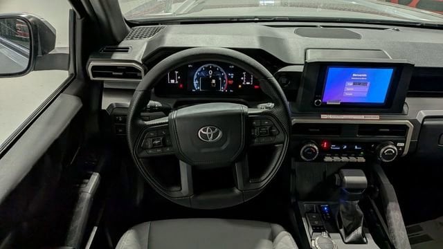 2025 Toyota Tacoma SR5 - Photo 8