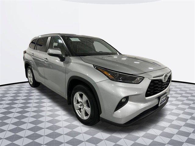 2024 Toyota Highlander LE Sport photo 3