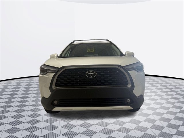 2024 Toyota Corolla Cross XLE photo 2