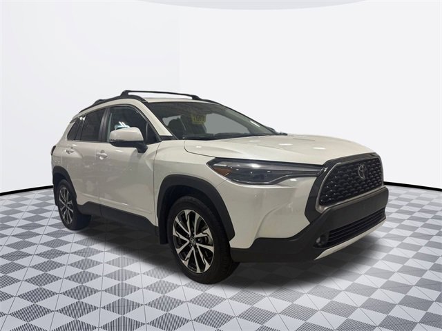 2024 Toyota Corolla Cross XLE photo 3