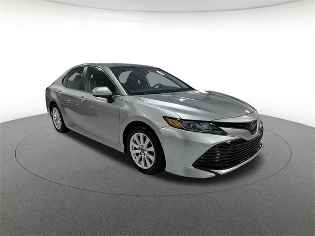 2019 Toyota Camry LE photo 3