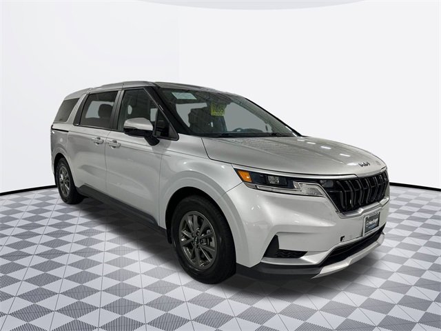2023 Kia Carnival LX photo 3