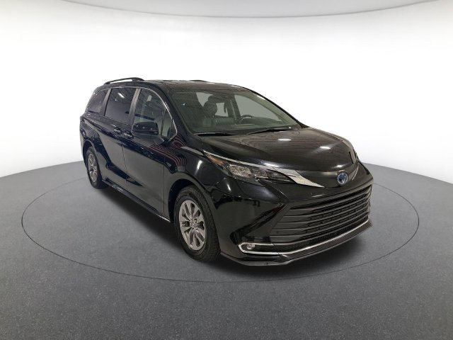 Used 2024 Toyota Sienna XLE Passenger Van