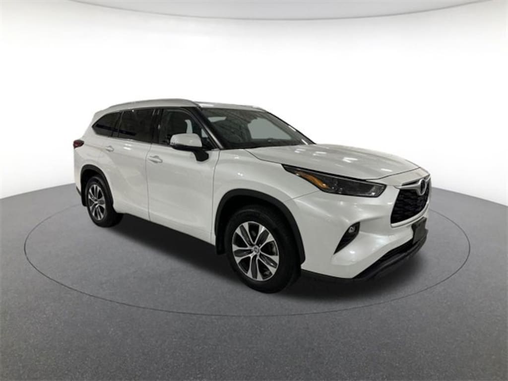 Used 2022 Toyota Highlander XLE Sport Utility