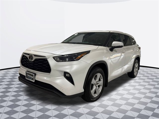 2024 Toyota Highlander LE Sport photo 2