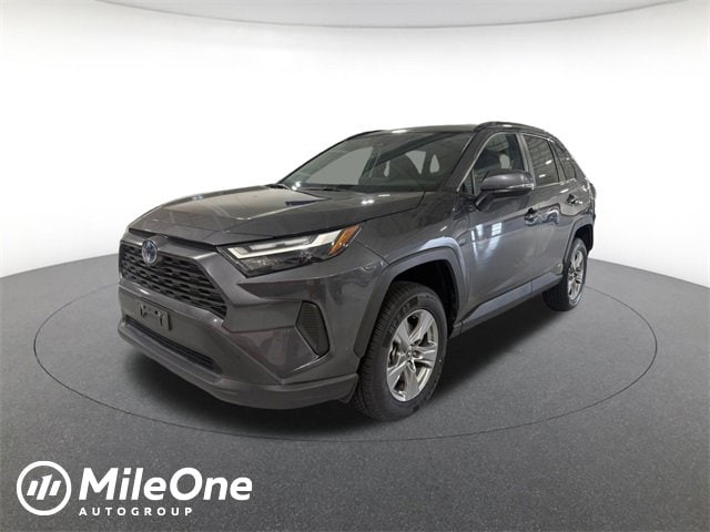 2024 Toyota RAV4 XLE's photo