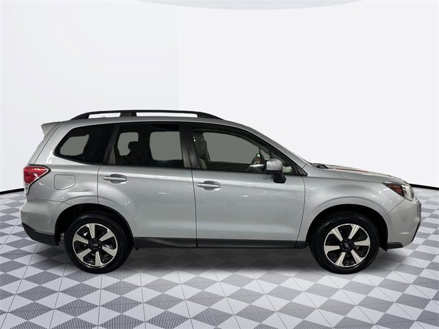 2017 Subaru Forester 2.5i Premium photo 4