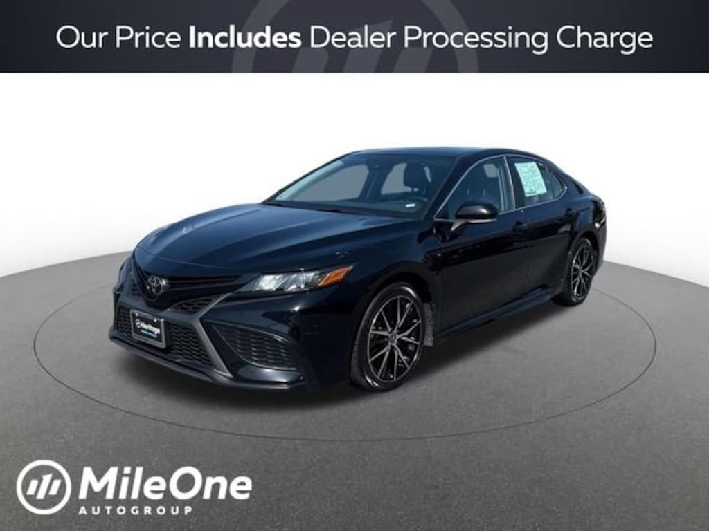 Used 2023 Toyota Camry SE Sedan