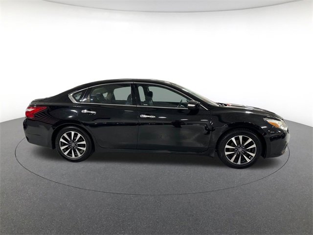 2017 Nissan Altima 2.5 SV photo 4