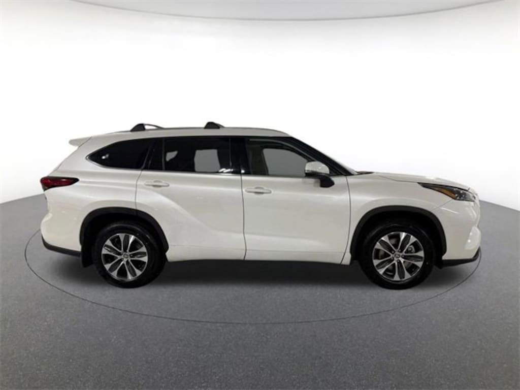 Used 2021 Toyota Highlander XLE Sport Utility
