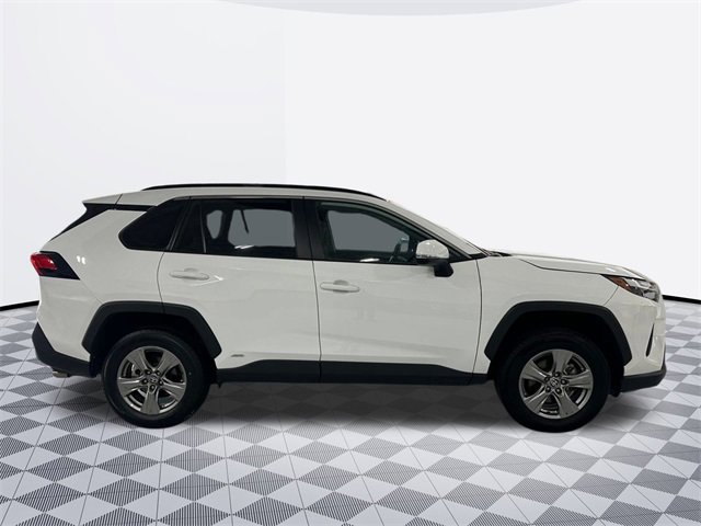 2024 Toyota RAV4 Hybrid XLE photo 4