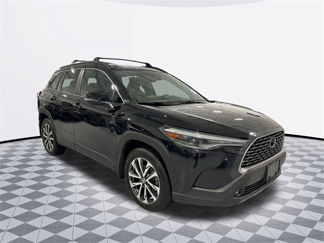 2023 Toyota Corolla Cross XLE photo 3