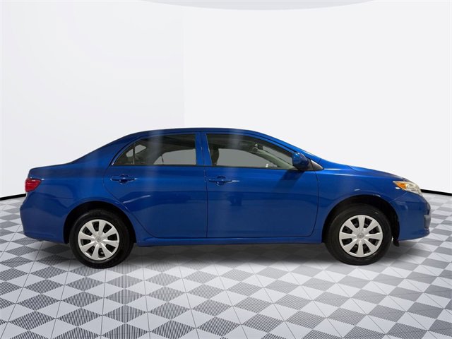2010 Toyota Corolla LE photo 4
