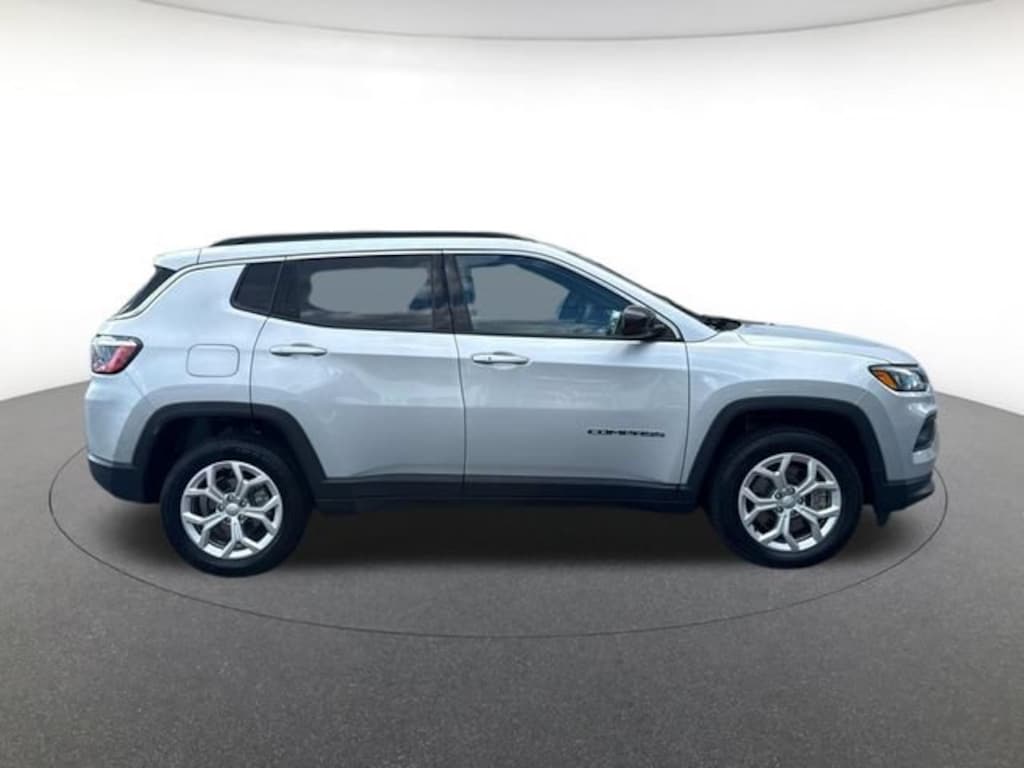 Used 2024 Jeep Compass Latitude Sport Utility