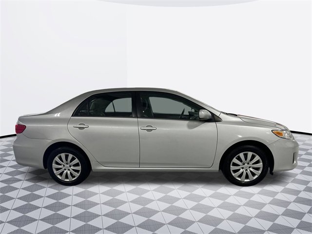 2013 Toyota Corolla LE photo 4