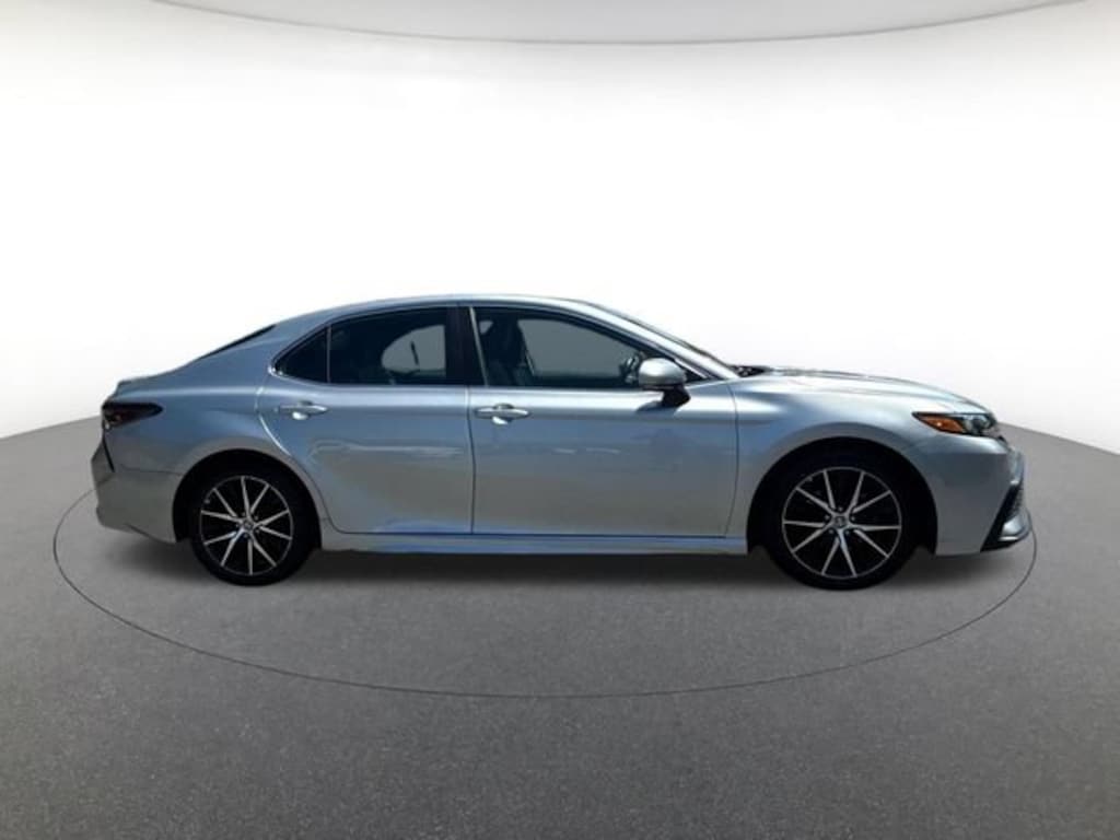 Used 2022 Toyota Camry SE Sedan