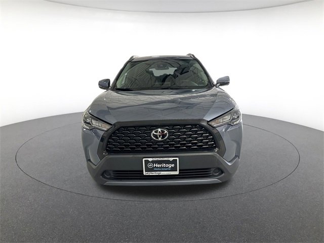 2022 Toyota Corolla Cross LE photo 2