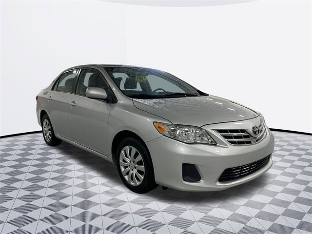 2013 Toyota Corolla LE photo 3