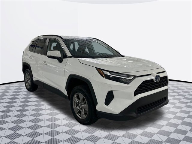 2024 Toyota RAV4 Hybrid XLE photo 3