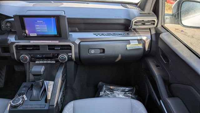 2025 Toyota Tacoma SR5 - Photo 9