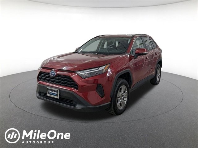 2024 Toyota RAV4 XLE's photo