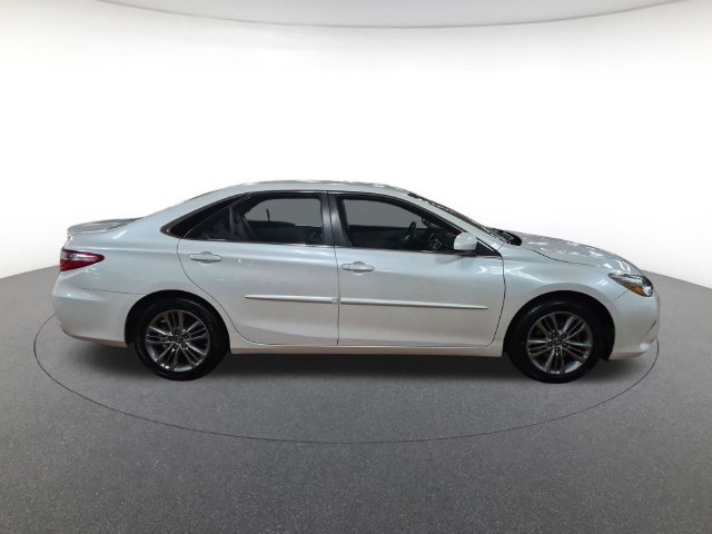 Used 2015 Toyota Camry SE Sedan