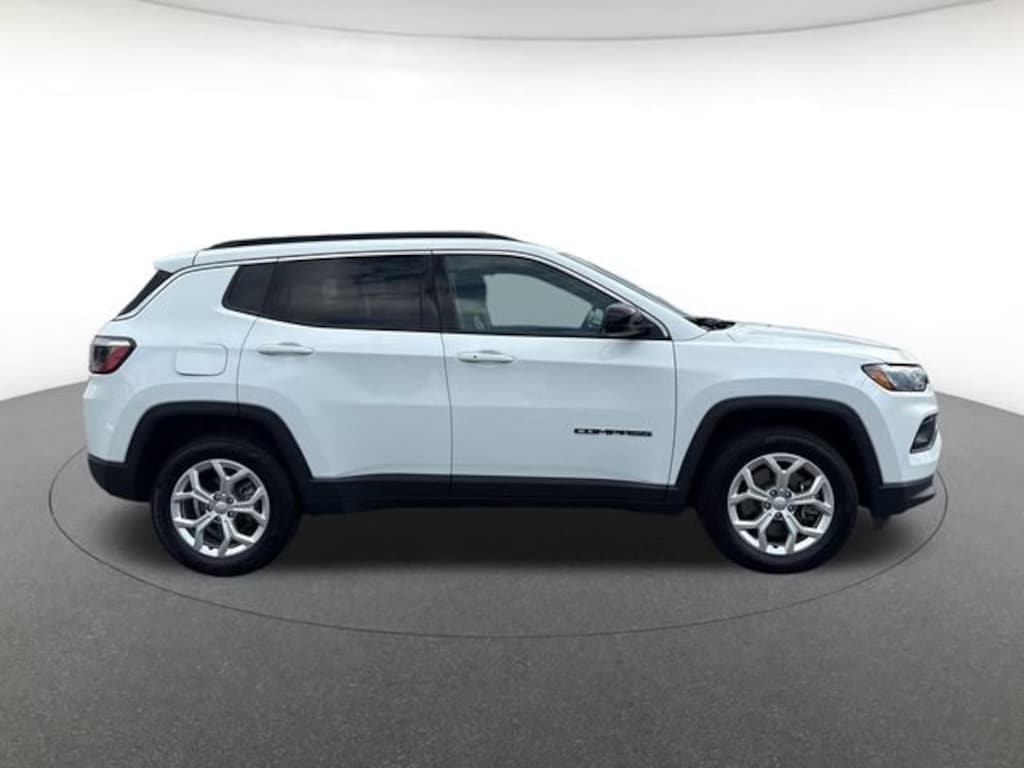Used 2024 Jeep Compass Latitude Sport Utility