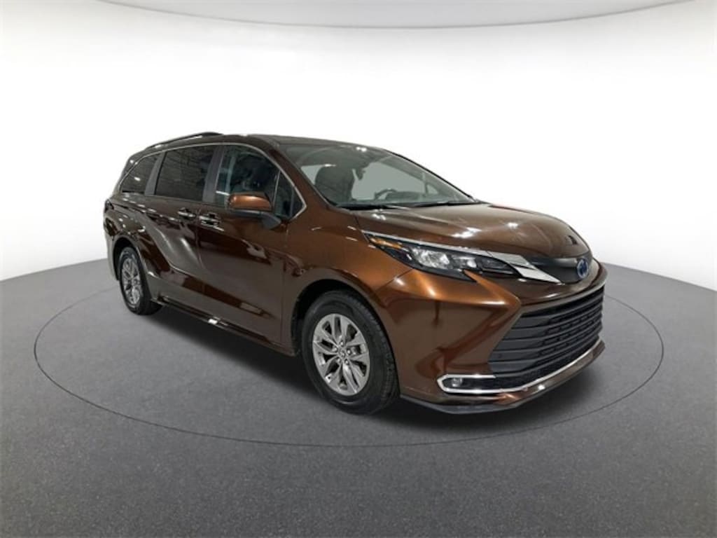Used 2024 Toyota Sienna XLE Passenger Van