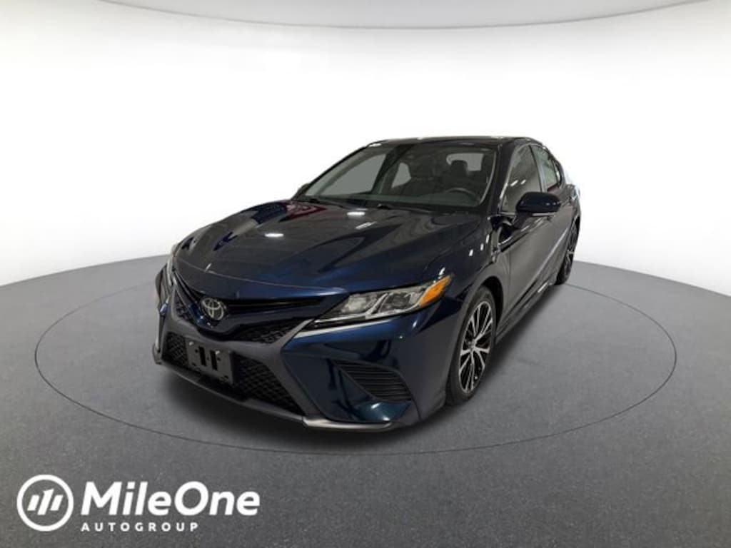 Used 2019 Toyota Camry SE Sedan