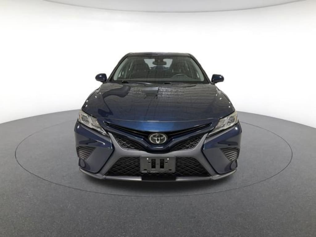 Used 2019 Toyota Camry SE Sedan