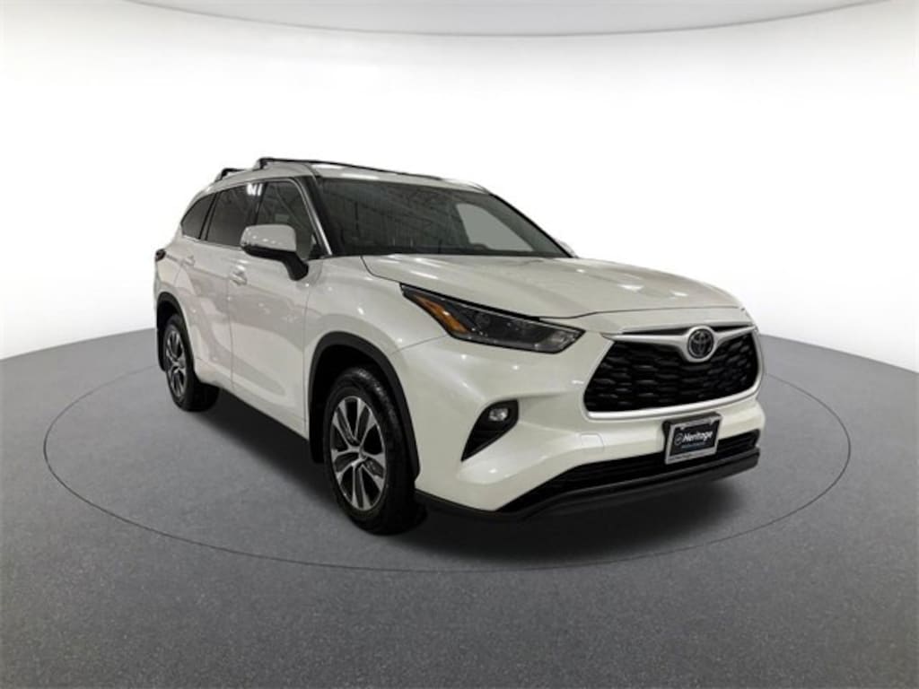 Used 2021 Toyota Highlander XLE Sport Utility