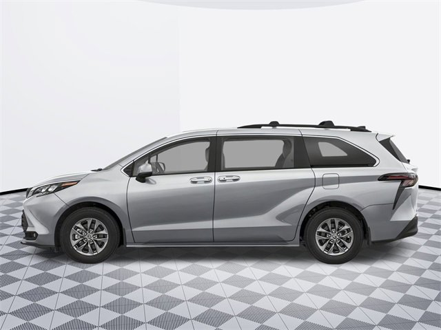 2025 Toyota Sienna XLE photo 3