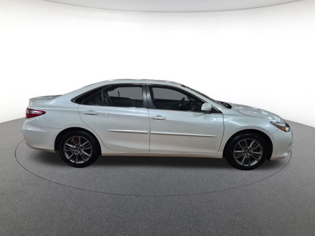 Used 2015 Toyota Camry SE Sedan
