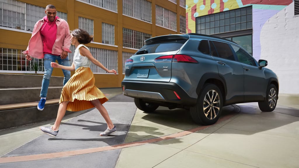 2025-toyota-corolla-cross-people.png